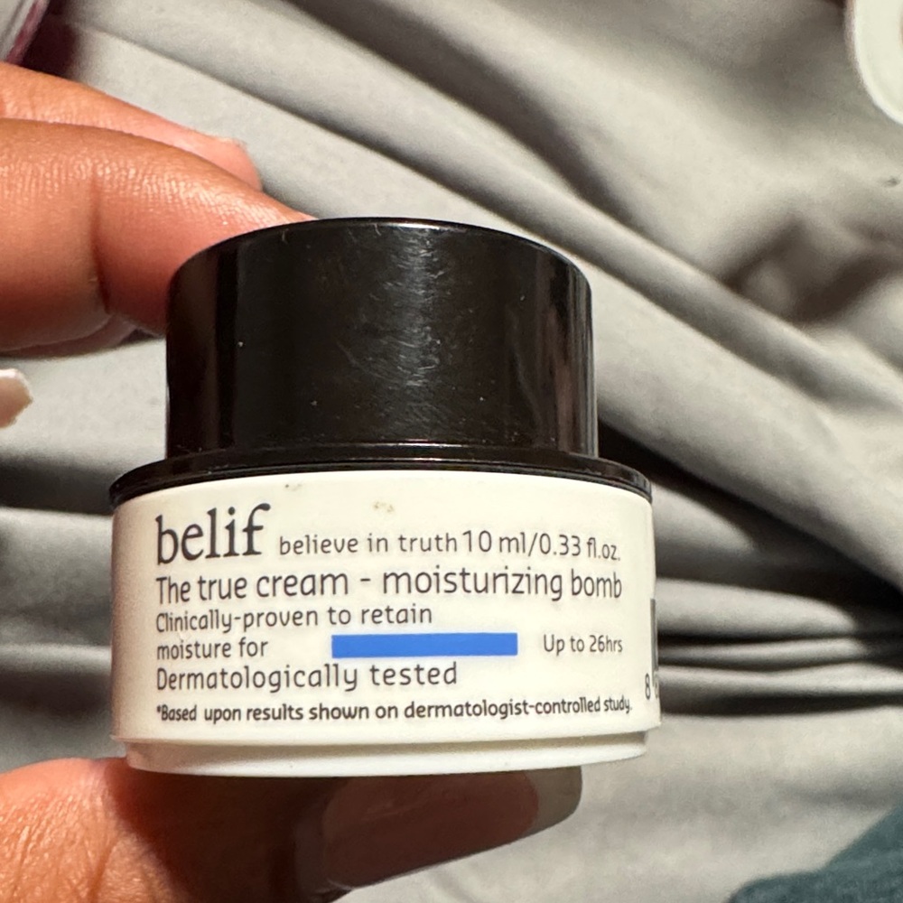 Belif The True Cream Moisturizing Bomb - Black and White